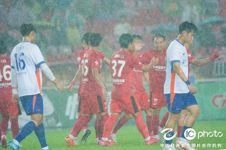 安莎社谈马宁：中国与意大利同样无缘世界杯，这位裁判被球迷追捧